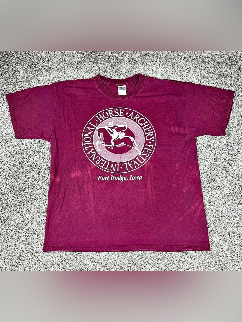 Vintage Sz XL Men’s Gildan International Horse Archery Shirt Iowa Burgundy